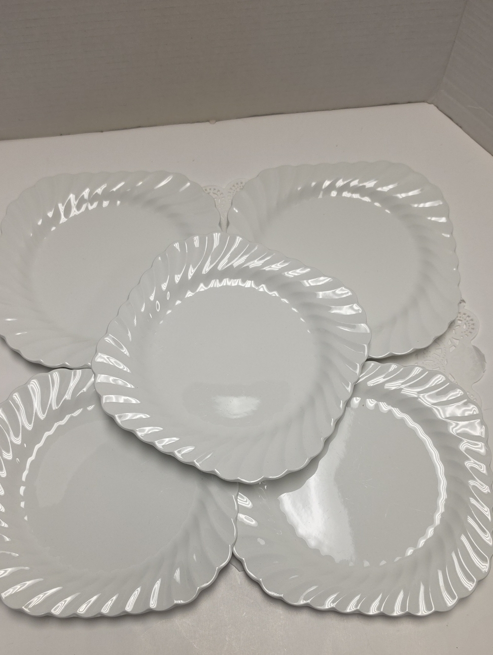 Johnson Brothers White Scalloped Spiral Rim Dinner Plates - Set of 5